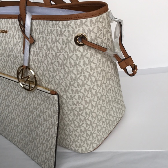 ❤️🌷mk drawstring tote/shoulder bag/vanilla/acorn - Picture 2 of 8